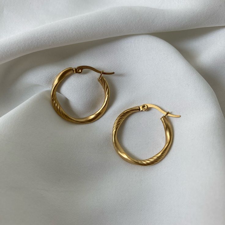 Çizgili Halka Altın Küpe